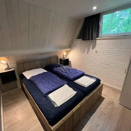 Semi-detached 'muizenoortje' At Park Vosseven